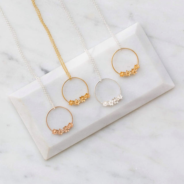 Flowers hoop necklace silver